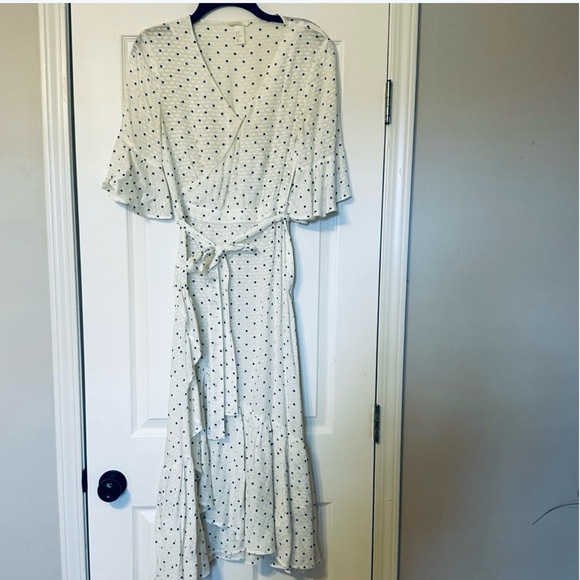 H&M CONSCIOUS RUFFLED FLOWYPOLKA DOT White size 8 - Picture 7 of 8